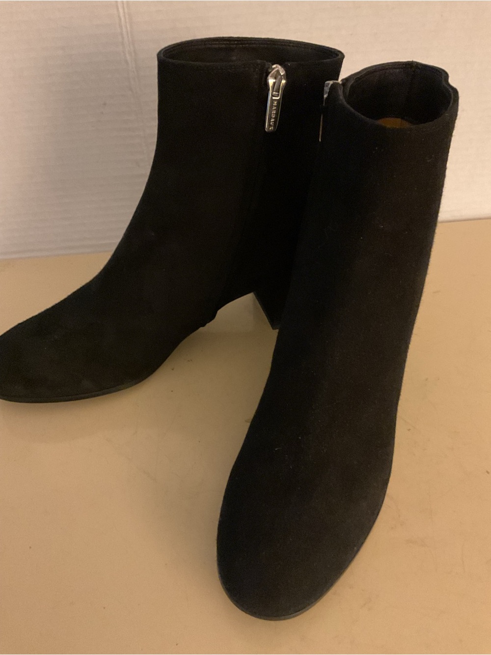 Margaux women Black Suede  Chelsea Heel boots US 7.5 Narrow - Picture 6 of 12
